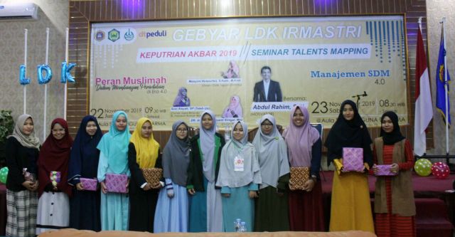 PERAN MUSLIMAH  DALAM MEMBANGUN PERADABAN DI ERA 4.0 