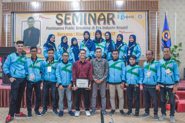 SEMINAR PENTINGNYA PUBLIC SPEAKING DI ERA INDUSTRI KREATIF